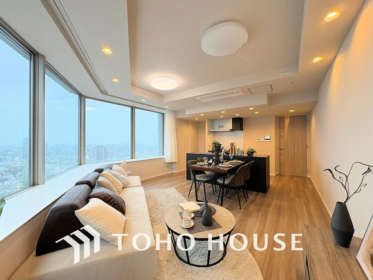 内装 広がりのある住空間、家族が集まるリビング・ダイニング