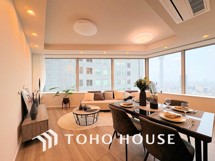 内装 上質な時間を育む暮らしのメインステージ。寛ぎとコミュニケーションを育む居心地のよい場所