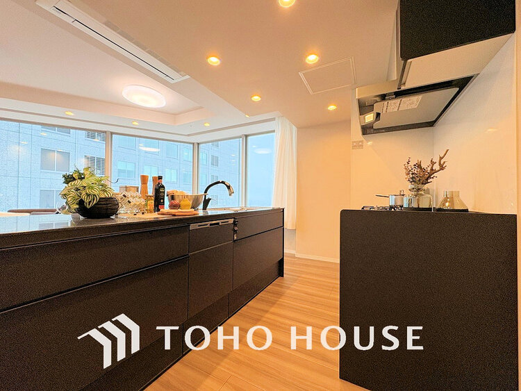 キッチン 落ち着きのあるカラーで統一された清潔感と気品が溢れるキッチン