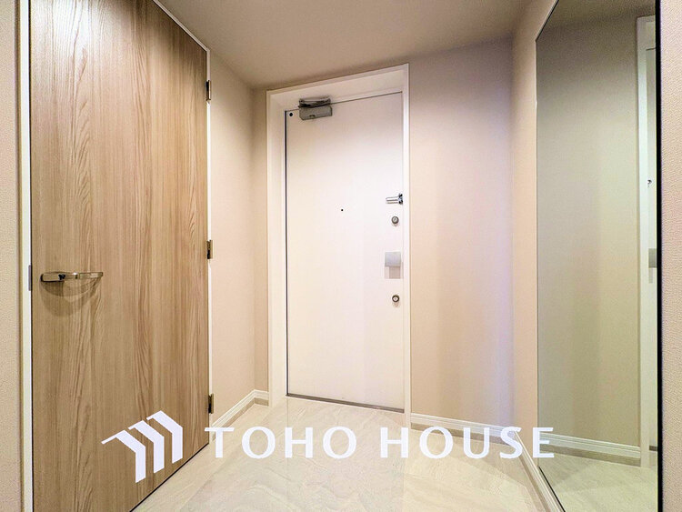 玄関 落ち着いた雰囲気の玄関、家族の帰りを暖かく迎えてくれます