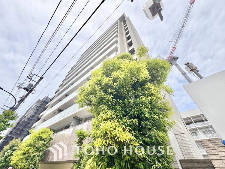 外観 バルコニーからの眺望は開放感にあふれ、心安らぐひととき。