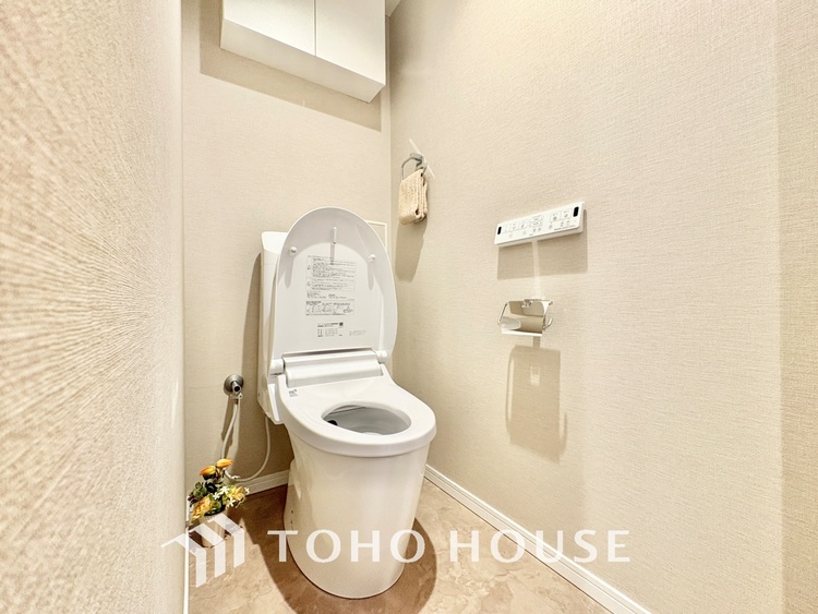 トイレ 大きなリビングは、高級感漂う設えとゆとりある広さで安心をもたらす特別な場所。暮らしの中心にふさわしい空間です。