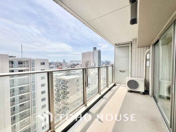 バルコニー バルコニーからの眺望は開放感にあふれ、心安らぐひととき。