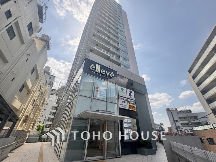 外観 ほんの少しのこだわり。ちょっとした色使いがその家がもつ雰囲気、趣（おもむき）を携え、暮らす家族や訪ねてくる友人・知人に新鮮な香りを運んできます。