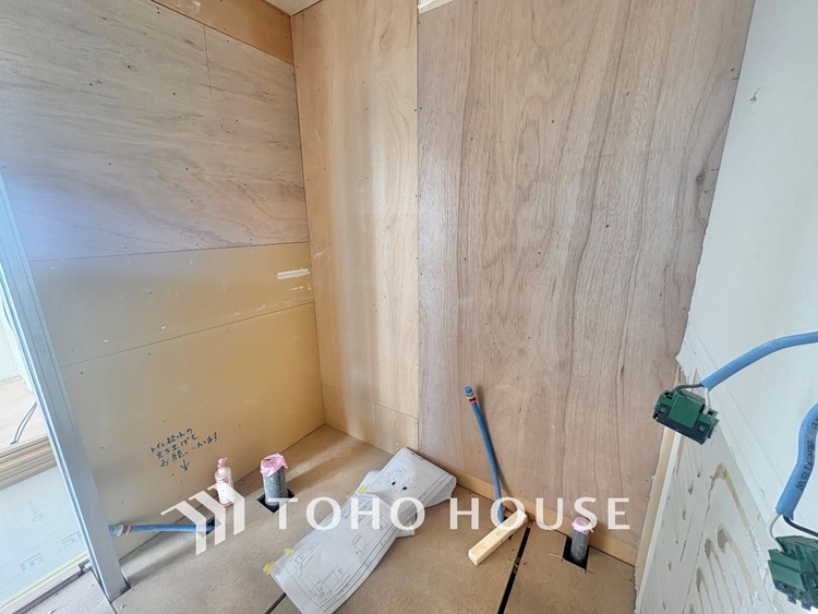 洗面 【改装中】気持ちの良い朝をつくりだし、夕方には笑顔を取り戻させてくれるミラー。パウダールームはいつでも本来の自分を取り戻せる空間。明るく仕上げてあります。