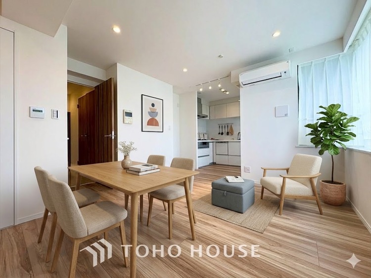 内装 【LIVING】※この画像の家具の配置には、生成AIによる加工を施しております。なお、家具や調度品は、販売価格に含まれません。