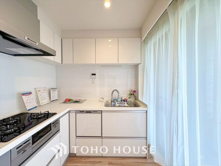 キッチン ◆ワクワク◆開放的で機能性も高いシステムキッチン。お子様は毎日のご飯にワクワク！