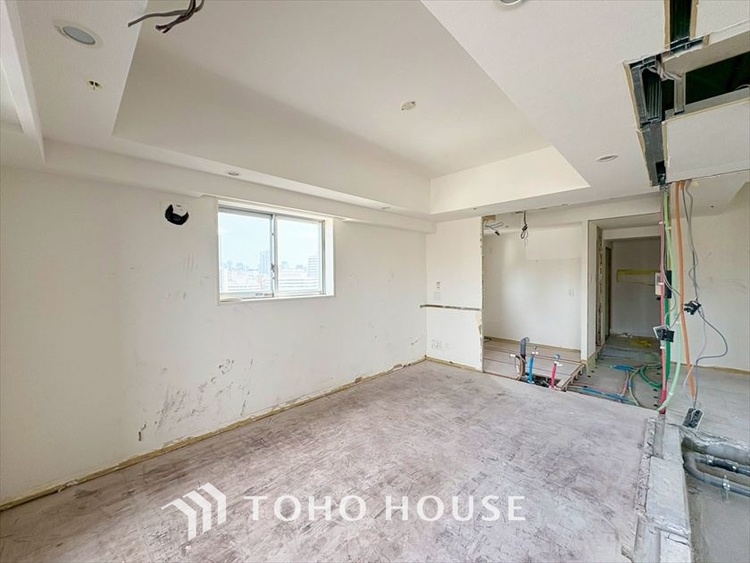 内装 現在改装中◆煌びやか◆愛おしい家族との団欒の時間をより一層幸せなものに感じさせる煌びやかなLDK。輝かしい毎日が待っています。※この画像の家具の配置には、CGによる加工を施しております。