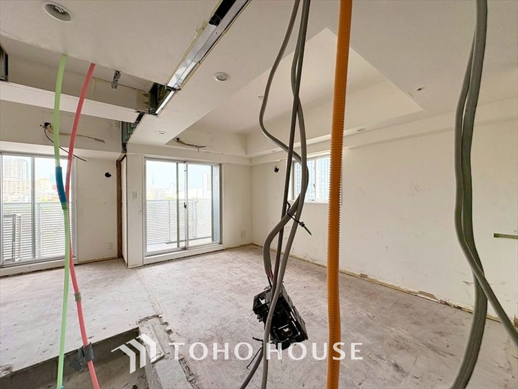 内装 現在改装中◆Sunshine◆光が燦々と入り、いるだけで気持ちいい。「開放的でゆとりあるお部屋です。」