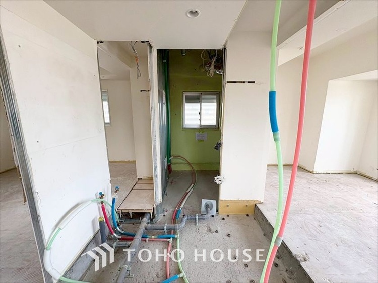 キッチン 現在改装中◆ワクワク◆開放的で機能性も高いシステムキッチン。お子様は毎日のご飯にワクワク！