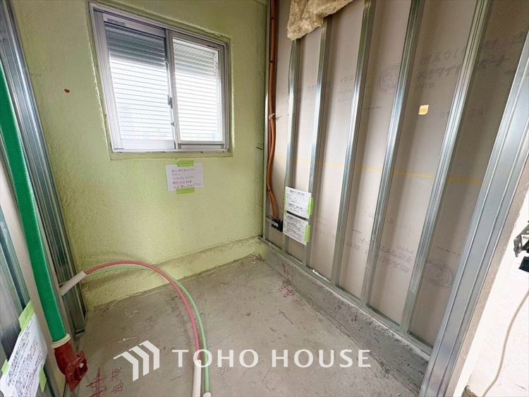 洗面 現在改装中◆快適◆煌びやかな暮らしの中にも忘れたくない快適さ。大きな収納が助けてくれます。