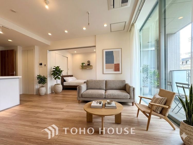 内装 【LIVING】※この画像の家具の配置には、生成AIによる加工を施しております。なお、家具や調度品は、販売価格に含まれません。