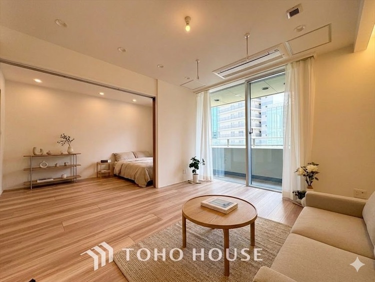 内装 【LIVING】※この画像の家具の配置には、生成AIによる加工を施しております。なお、家具や調度品は、販売価格に含まれません。