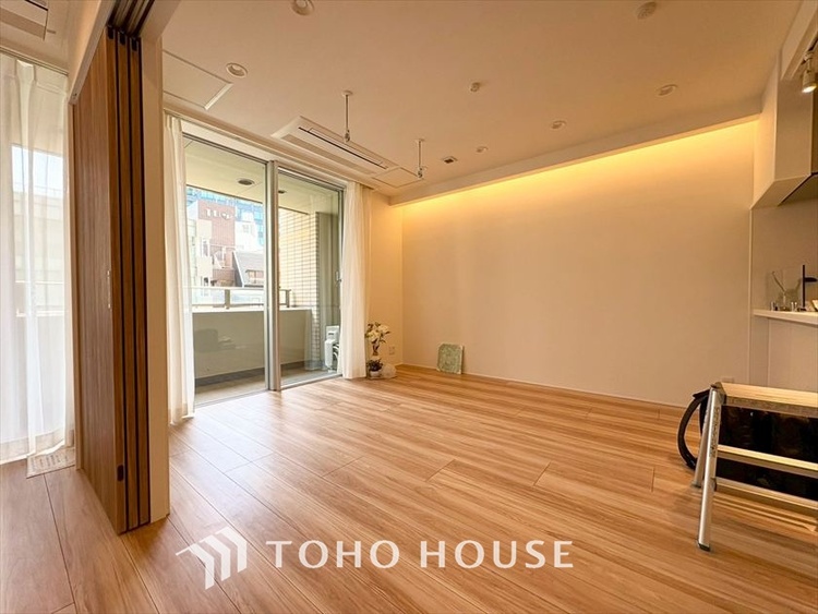 内装 【LIVING】◆眩い◆光が燦々と入り、家族の笑顔を照らす。「いつまでも続いて」と願う夢のような毎日がここにある。