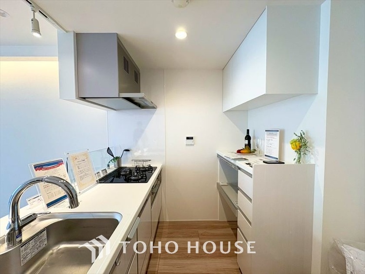 キッチン 【KITCHEN】◆ワクワク◆開放的で機能性も高いシステムキッチン。お子様は毎日のご飯にワクワク！