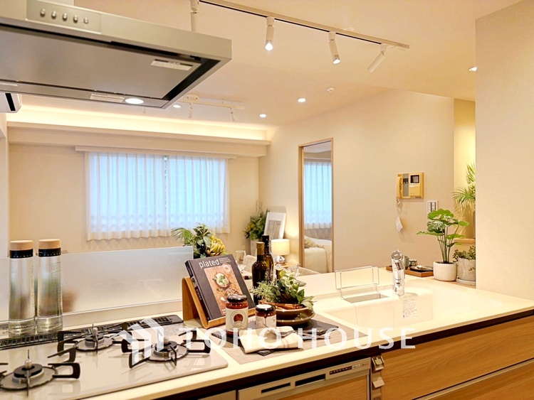 キッチン 【KITCHEN】◆ワクワク◆開放的で機能性も高いシステムキッチン。お子様は毎日のご飯にワクワク！