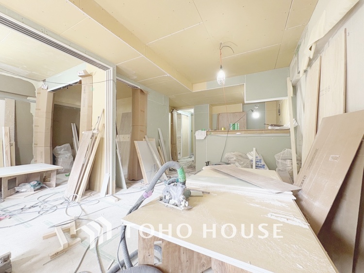 内装 現在改装中◆Sunshine◆光が燦々と入り、いるだけで気持ちいい。「開放的でゆとりあるお部屋です。」