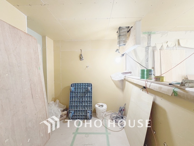 キッチン 現在改装中◆ワクワク◆開放的で機能性も高いシステムキッチン。お子様は毎日のご飯にワクワク！