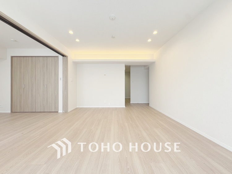 内装 【LIVING】◆扉を◆開くとこの景色。家族の”おかえり”の声が聞こえてきそう。