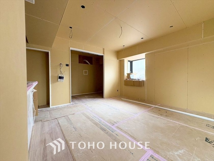 内装 現在改装中◆煌びやか◆愛おしい家族との団欒の時間をより一層幸せなものに感じさせる煌びやかなLDK。輝かしい毎日が待っています。※この画像の家具の配置には、CGによる加工を施しております。