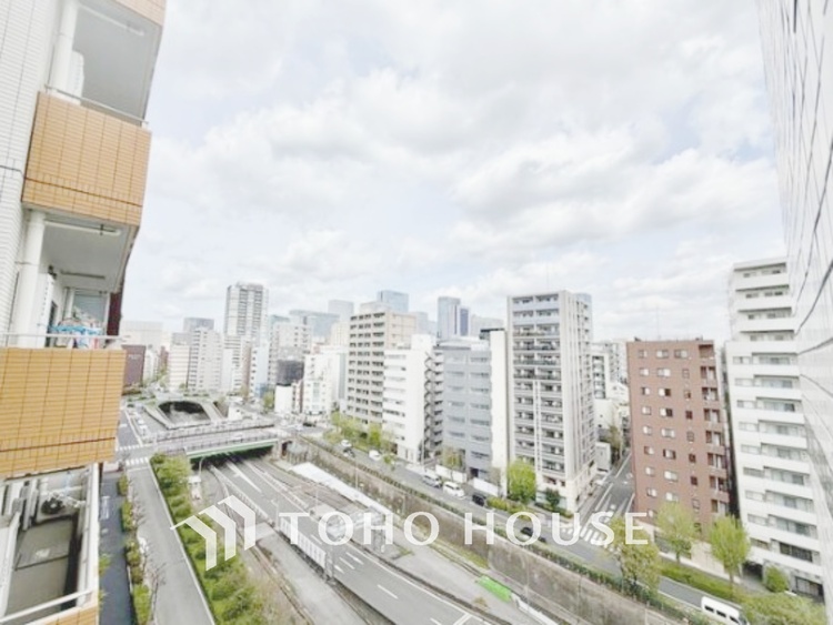 その他 【BALCONY】◆BLUE SKY◆自然の心地よさに包まれる。大開口の外に広がるのは爽やかな青空。