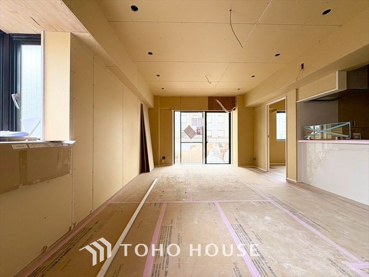 内装 現在改装中◆Sunshine◆光が燦々と入り、いるだけで気持ちいい。「開放的でゆとりあるお部屋です。」