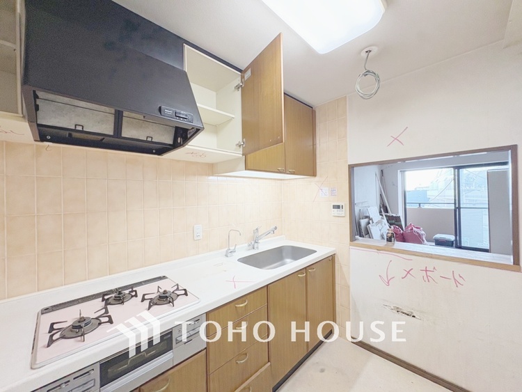 キッチン 現在改装中◆ワクワク◆開放的で機能性も高いシステムキッチン。お子様は毎日のご飯にワクワク！