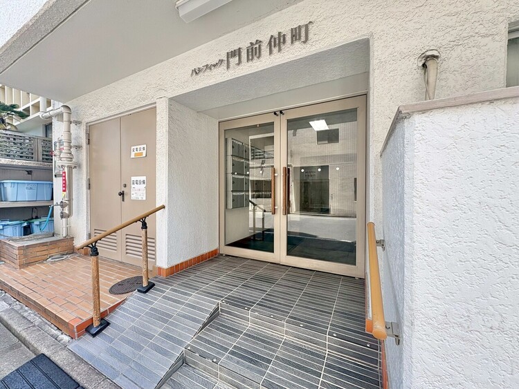 その他 上質感漂う玄関アプローチです。