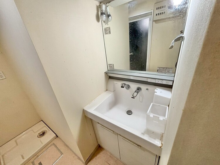 その他 清潔感を感じられる洗面化粧台。