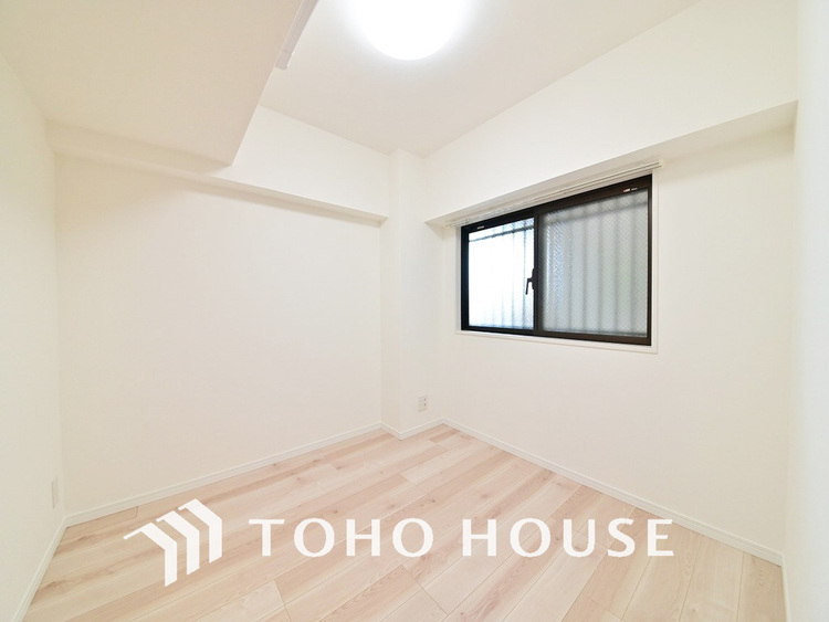 内装 採光もある洋室は、くつろぎのひと時を過ごすのにぴったり