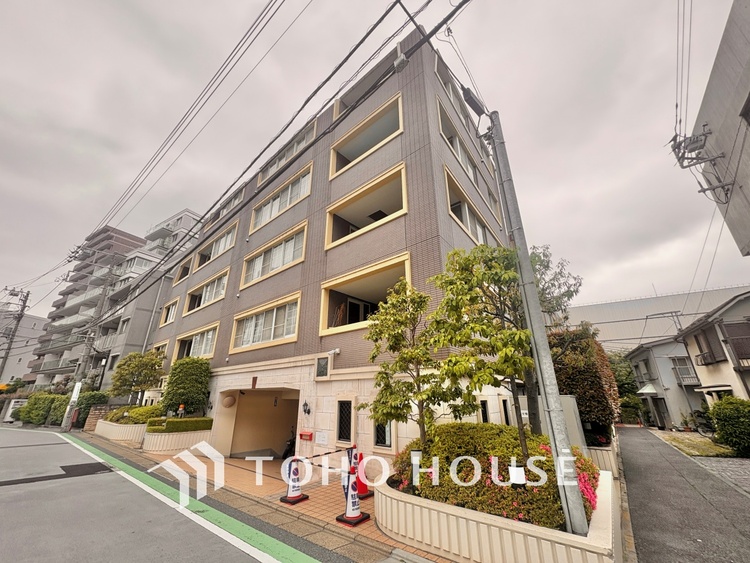 外観 漂う上質な空気感、マンションに入れば「おかえりなさい」と笑顔で迎えてくれるエントランス。最良の心配りを感じるマンションでした。