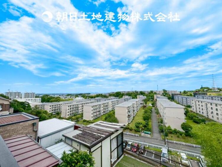 外観 【外観写真】家族の色を映し出す洗練された邸宅は、ずっと輝き続けながらいつしか街の風景に溶け込んでいきます。