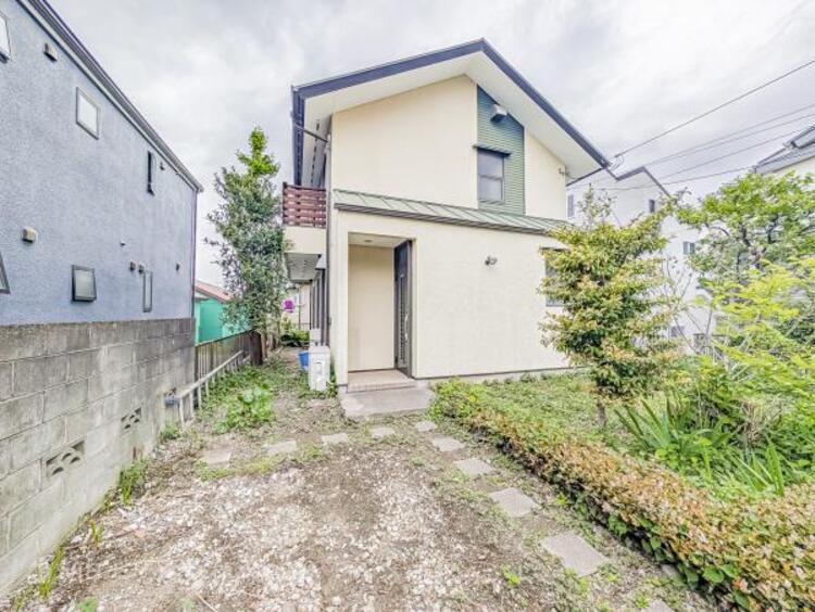外観 住みやすさとデザイン性を両立させた欲張りな住宅が登場しました　相反しがちなことが相互作用でより良質に！本物だけが表現することができる質の高い機能美はよきものをつなげた古くからの伝統と最新技術の結晶です