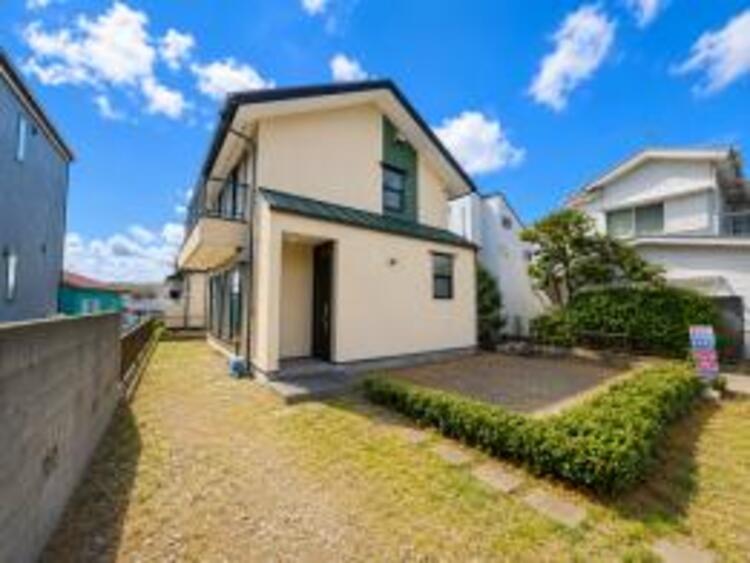 外観 住みやすさとデザイン性を両立させた欲張りな住宅が登場しました　相反しがちなことが相互作用でより良質に！本物だけが表現することができる質の高い機能美はよきものをつなげた古くからの伝統と最新技術の結晶です