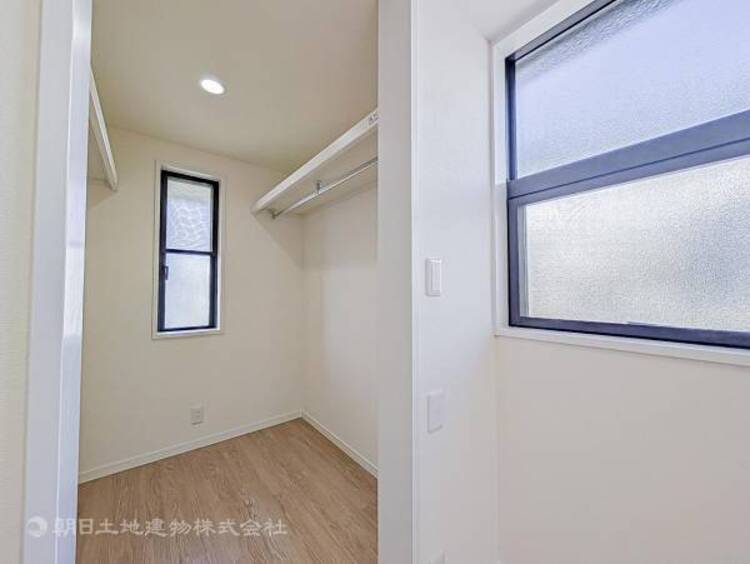 収納 居室はひとり時間を過ごせる安らげるお部屋として活用できます！収納スペースあり！荷物が多くても十分！！ベッドや勉強机、テレビなどを置きたい場合におすすめ！！過ごす時間が長くてもゆったり過ごせそうですね！