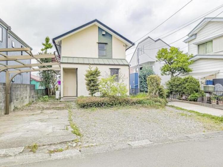 外観 住みやすさとデザイン性を両立させた欲張りな住宅が登場しました　相反しがちなことが相互作用でより良質に！本物だけが表現することができる質の高い機能美はよきものをつなげた古くからの伝統と最新技術の結晶です