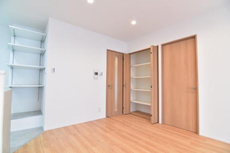 収納 各部屋に備えられたクローゼット。普段使わないものなども収納可能ですので、居室を広く使うことが出来ます。 