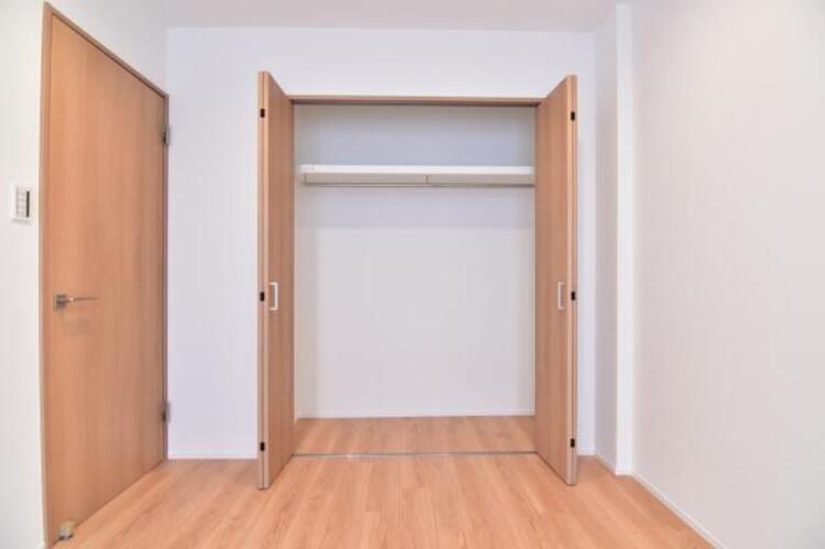 設備 収納を全室に設置。衣類はもちろん、部屋ごとに必要なものを細かく収納でき、利便性も高まります。