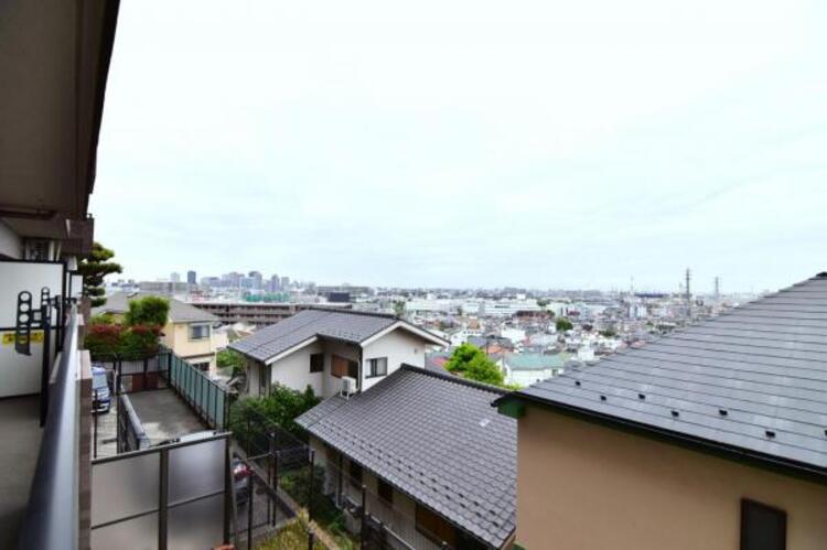 その他 開放感のある眺望。季節による景色の変化を　日常の生活と共に感じてください。 