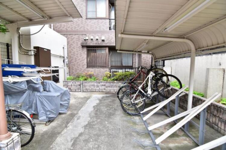その他 管理の行き届いた駐輪場は屋根付きで雨の日も安心です。 