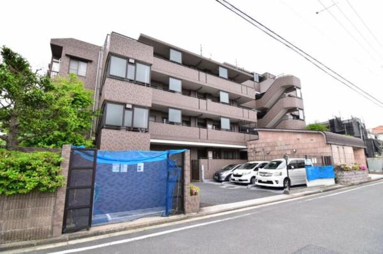 その他 敷地内にカースペースを確保。思い立ったらすぐにドライブを楽しめます。外部に駐車場を借りる必要もないので、余分な出費を抑えることもできます。