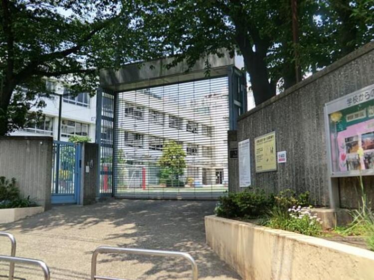 周辺 目黒区立菅刈小学校　810ｍ