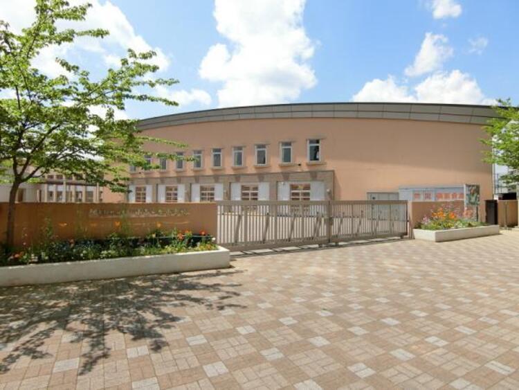 周辺 小山ヶ丘小学校まで約740ｍ