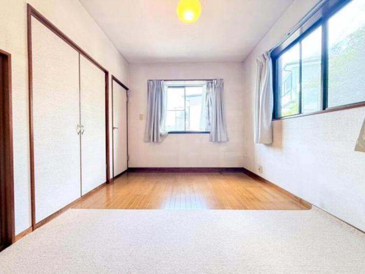 内装 居室はひとり時間を過ごせる安らげるお部屋として活用できます！収納スペースあり！荷物が多くても十分！ベッドや勉強机、テレビなどを置きたい場合におすすめ！！過ごす時間が長くてもゆったり過ごせそうですね！