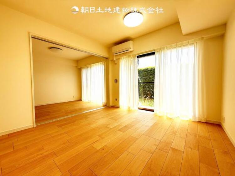 居間 横に洋室６帖があり便利です。