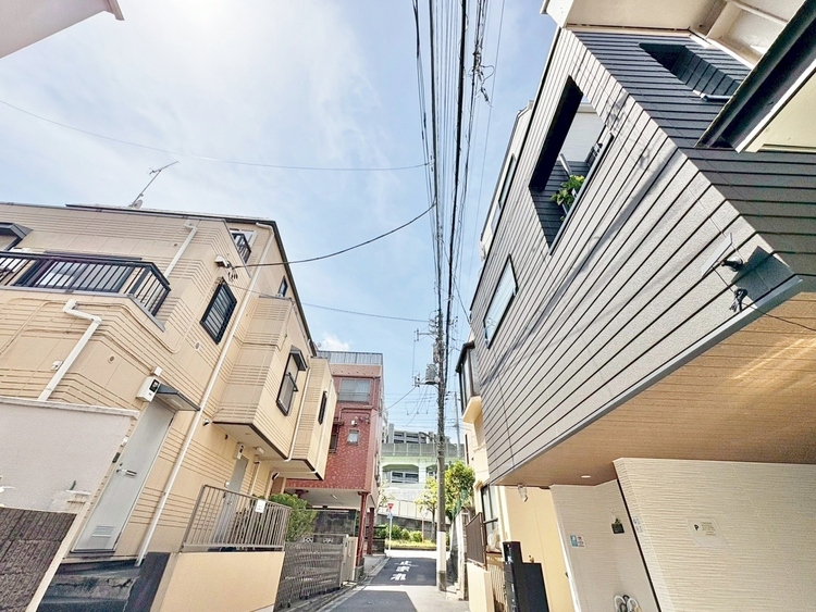バルコニー 窓を開けると広がる青空。心をリフレッシュして日々を過ごしていきましょう。