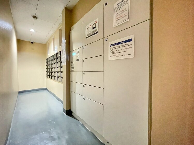 設備 外出中に活躍してくれる宅配ボックスが設置されています。家で宅配物を待たなくて済みますね。