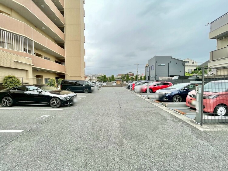 駐車場 本物件の駐車スペースです。車種制限のある場合もございますので、お気軽にお問い合わせくださいませ。