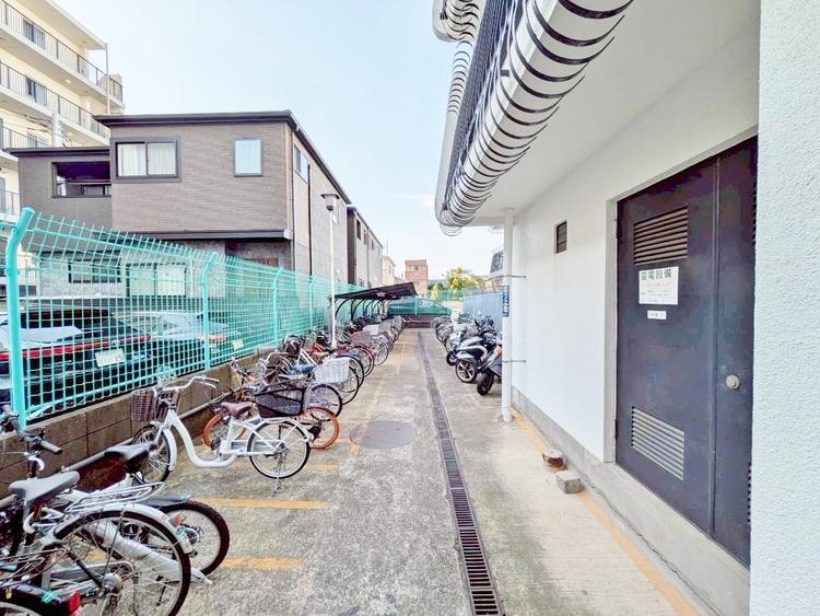 設備 きちんと整備された駐輪場。住む方の心遣いが感じられます。