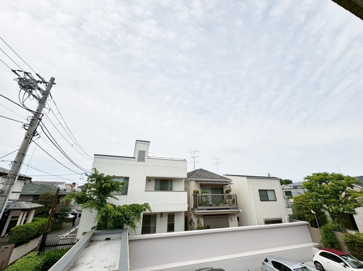 バルコニー 窓を開けると広がる青空。心をリフレッシュして日々を過ごしていきましょう。